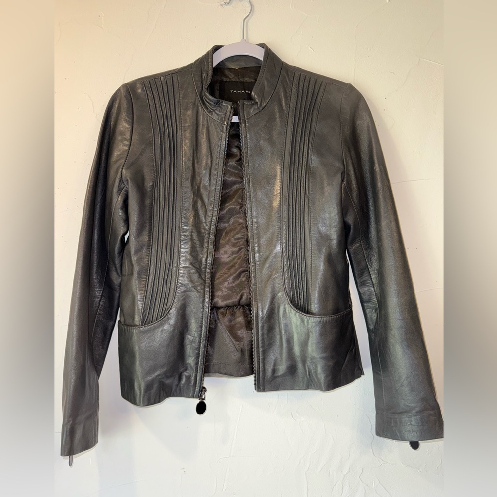 TAHARI DARK GREY FITTED LEATHER MOTO JACKET SZ S